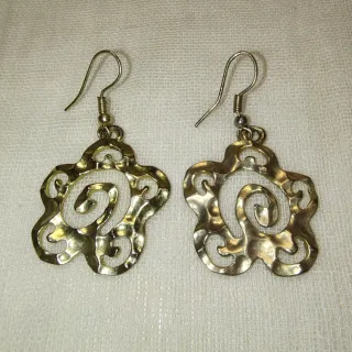 Pendientes dorados flor étnica vintage