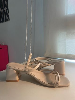 Sandalias Beige Tacón Bloque