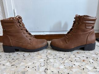 Botines marrones con cordones