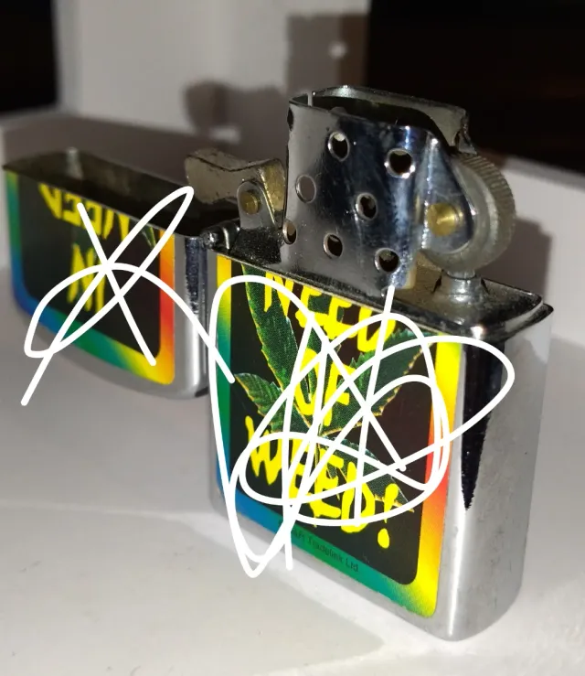 Accendino tipo Zippo con design