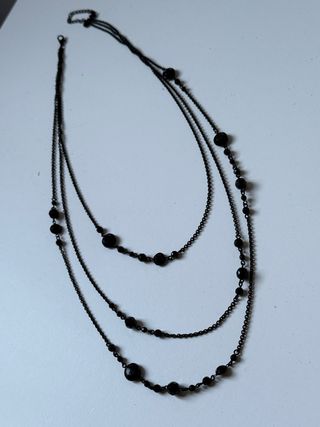 Collana tre fili metallo nero pietre nere