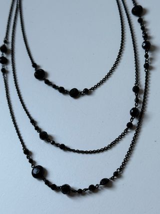 Collana tre fili metallo nero pietre nere