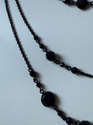 Collana tre fili metallo nero pietre nere