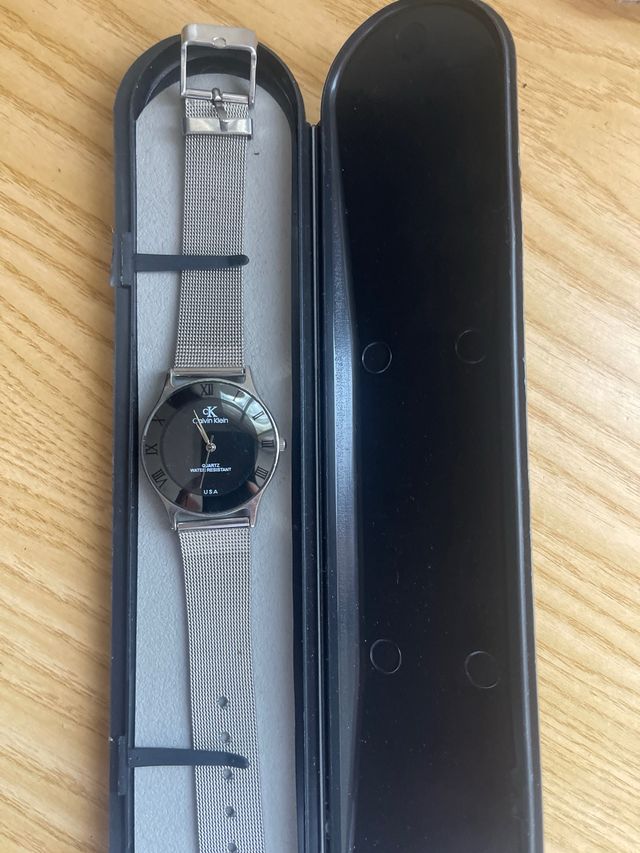 Orologio Calvin Klein a maglia nera e argentata