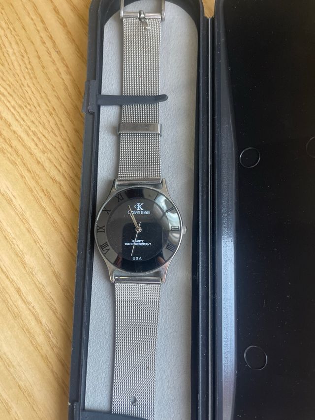 Orologio Calvin Klein a maglia nera e argentata