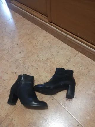 Botines piel Estefania Marco negros número 36.