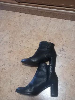 Botines piel Estefania Marco negros número 36.