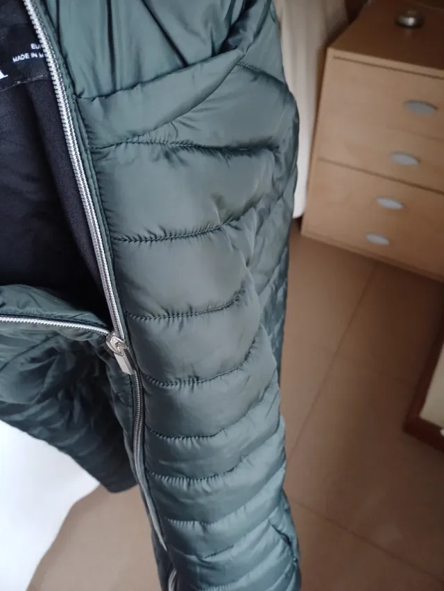 Cazadora acolchada mujer verde oscuro.