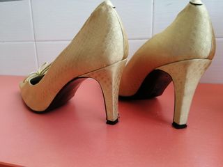 Zapatos dorados tacón alto talla 38