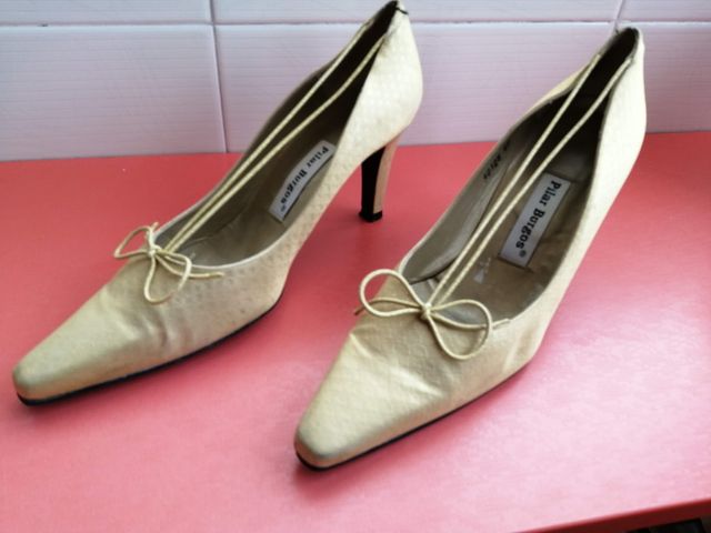 Zapatos dorados tacón alto talla 38