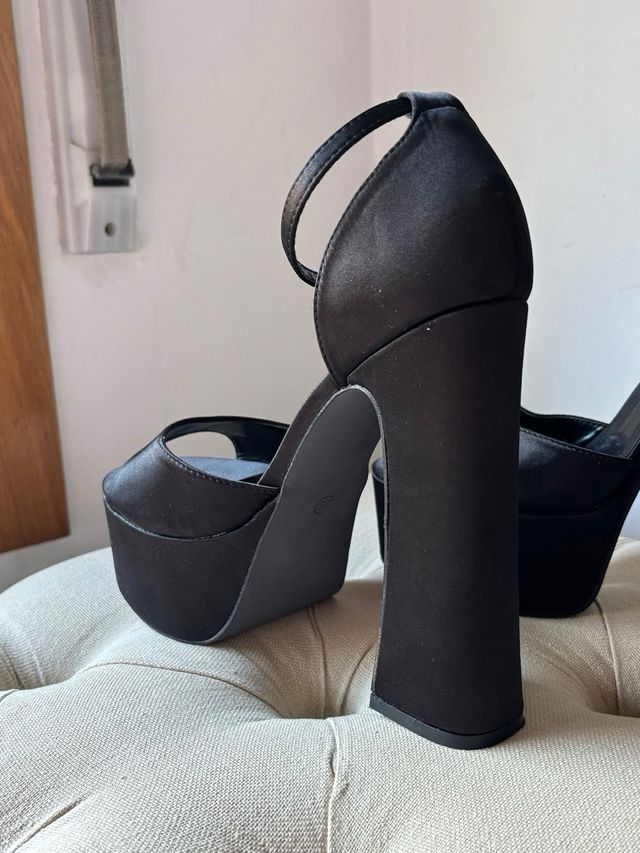 Tacones Negros Plataforma Tulipano