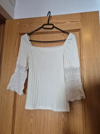 Blusa blanca verano manga campana encaje