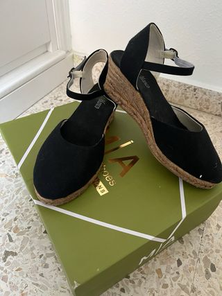 Sandalias negras esparto