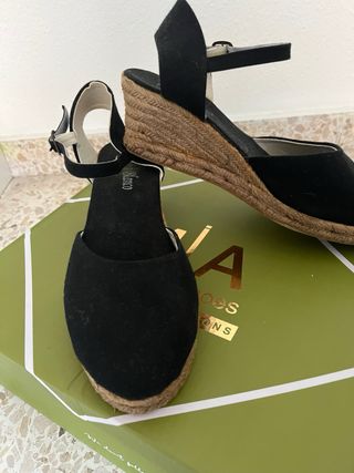 Sandalias negras esparto