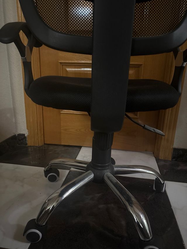 SILLA DE ESCRITORIO NUEVA.