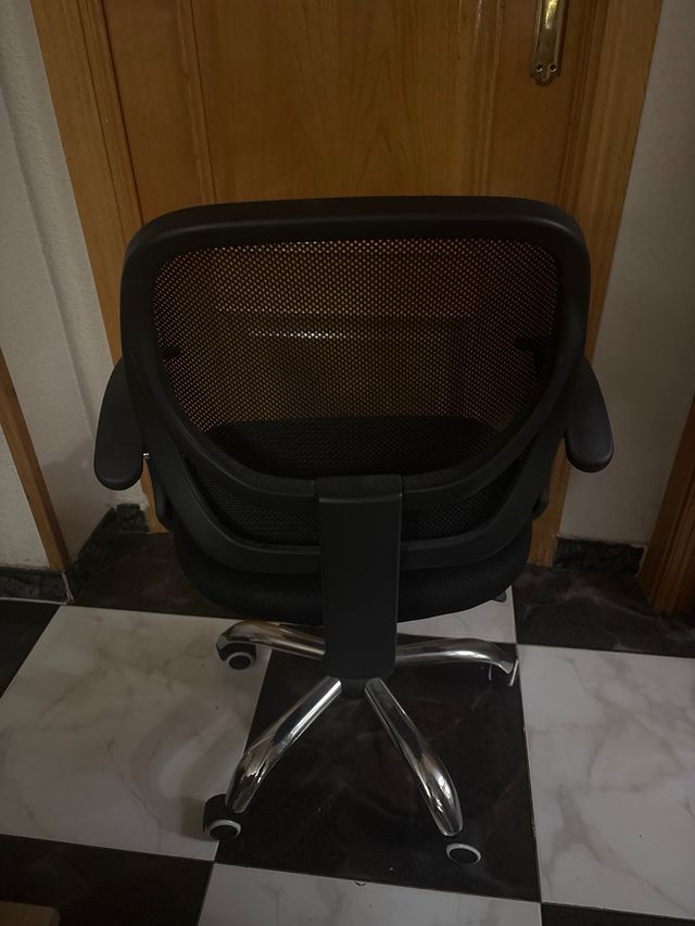 SILLA DE ESCRITORIO NUEVA.