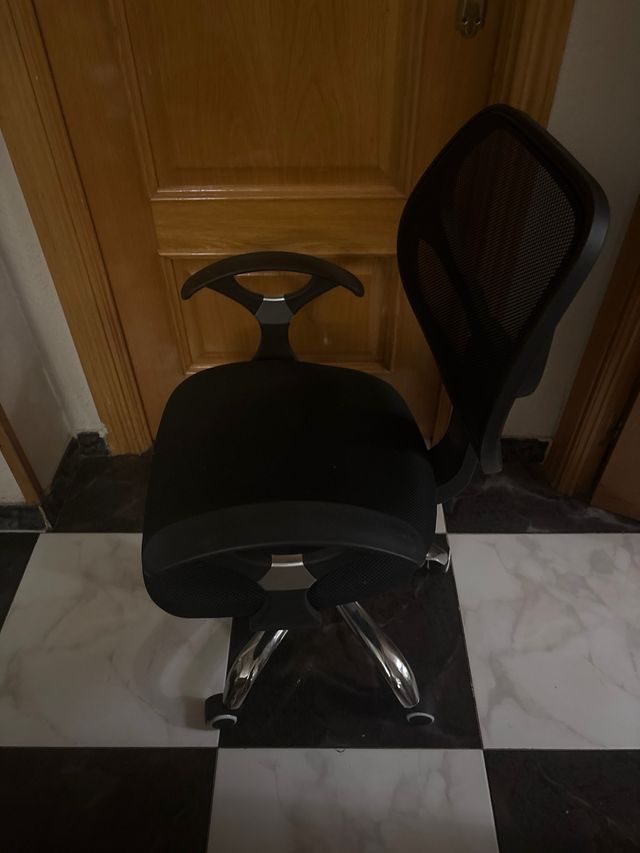 SILLA DE ESCRITORIO NUEVA.
