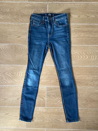 Hollister Super Skinny W24 L28 High Rise.