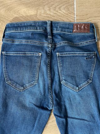 Hollister Super Skinny W24 L28 High Rise.