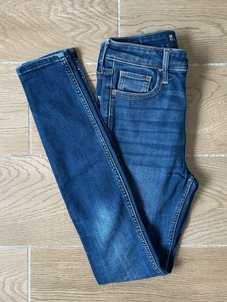 Hollister Super Skinny W24 L28 High Rise.