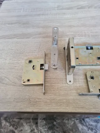 5 Picaportes metálicos