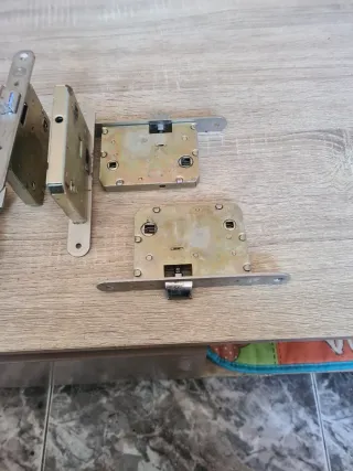 5 Picaportes metálicos