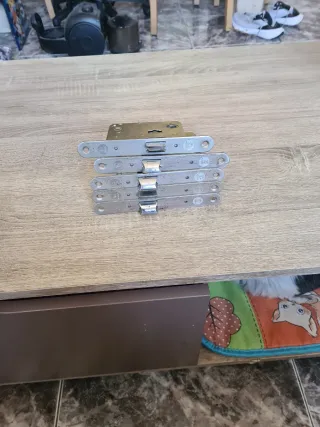 5 Picaportes metálicos