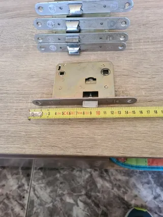 5 Picaportes metálicos