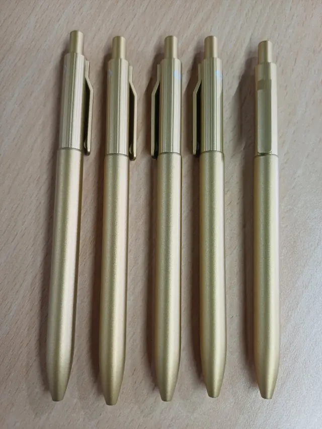 Conjunto de 5 canetas douradas
