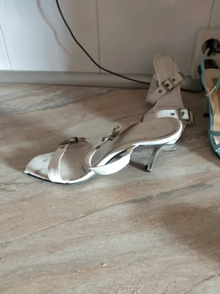 Sandalias tacón blancas