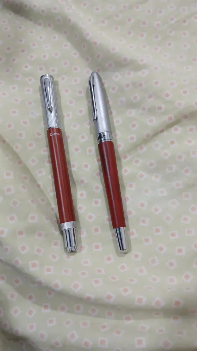 Pluma y bolígrafo Ciro's