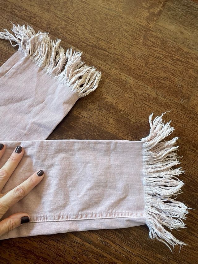 Jeans Brownie rosas con flecos