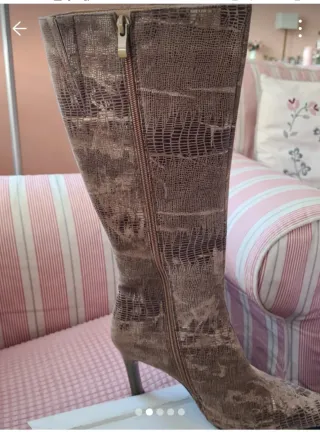 Botas altas piel efecto serpiente doradas