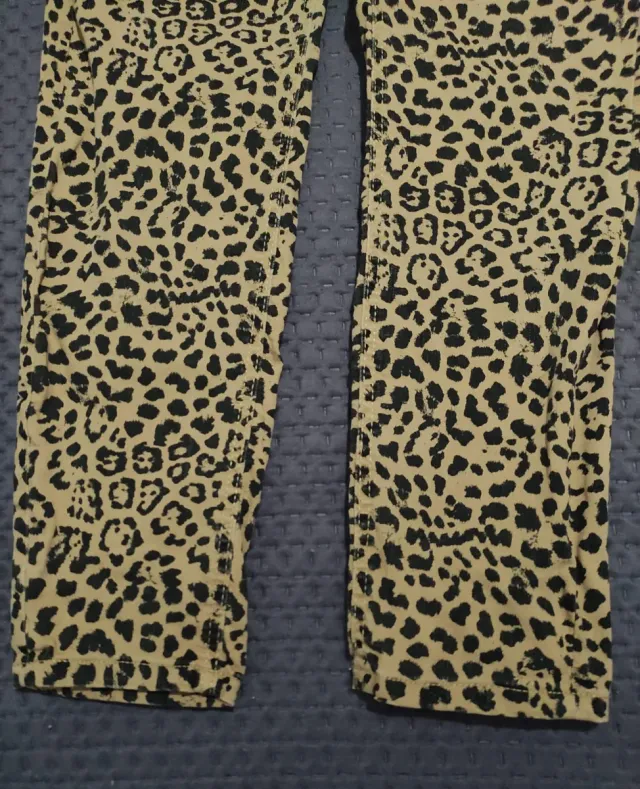 Pantalón Leopardo Stradivarius Talla M