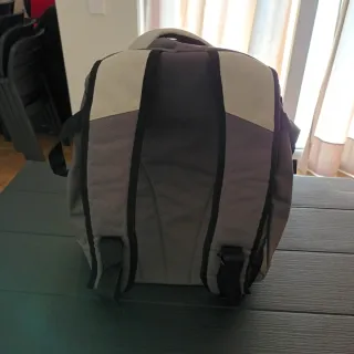 Mochila em2c gris, beige y roja