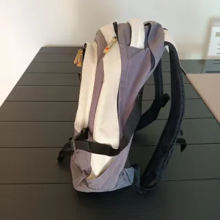 Mochila em2c gris, beige y roja