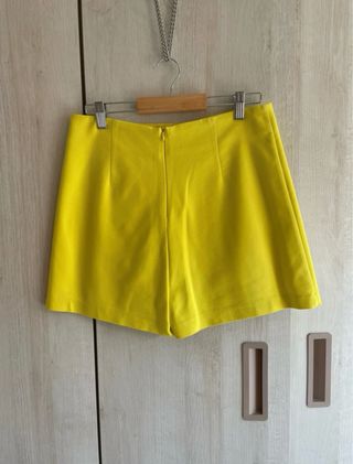 Falda pantalón Stradivarius amarilla
