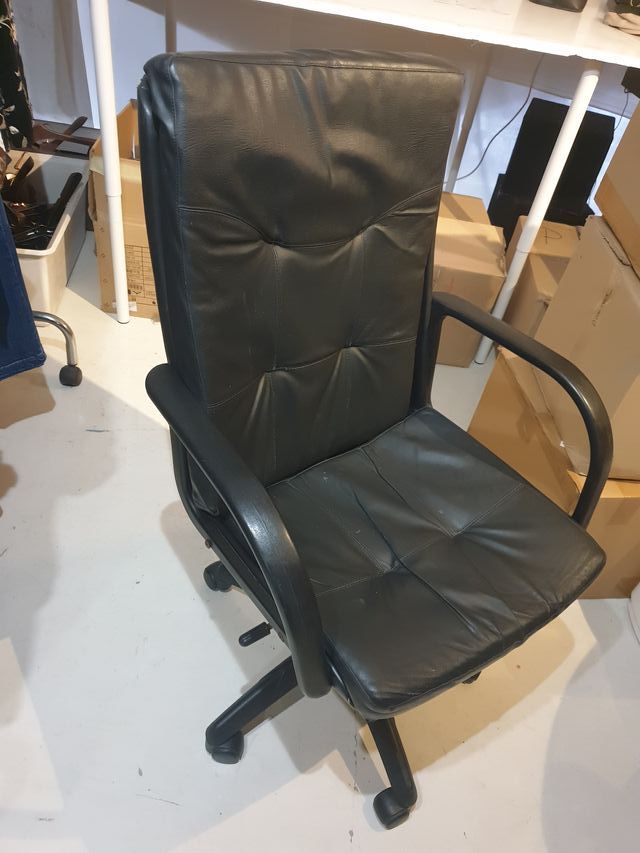 Sillón de oficina negro