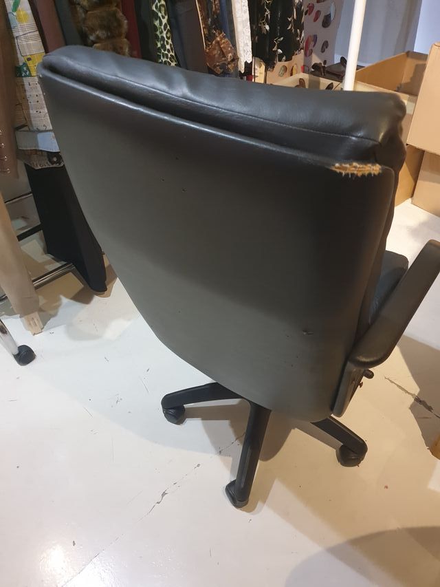 Sillón de oficina negro