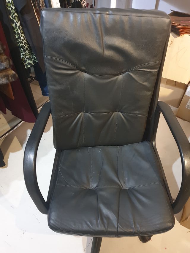 Sillón de oficina negro