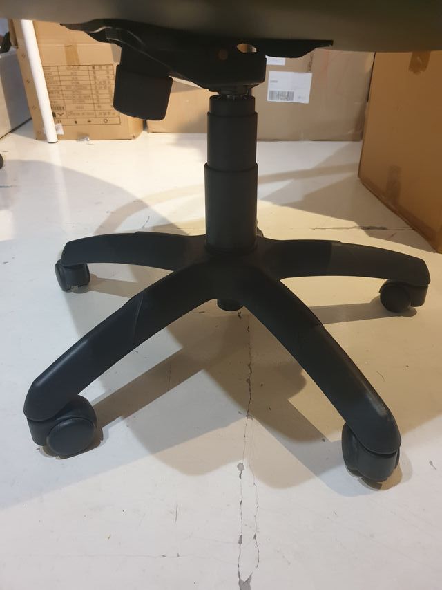 Sillón de oficina negro