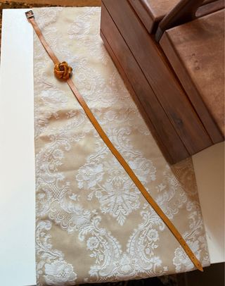 Bracciale artigianale cuoio giallo con fiore