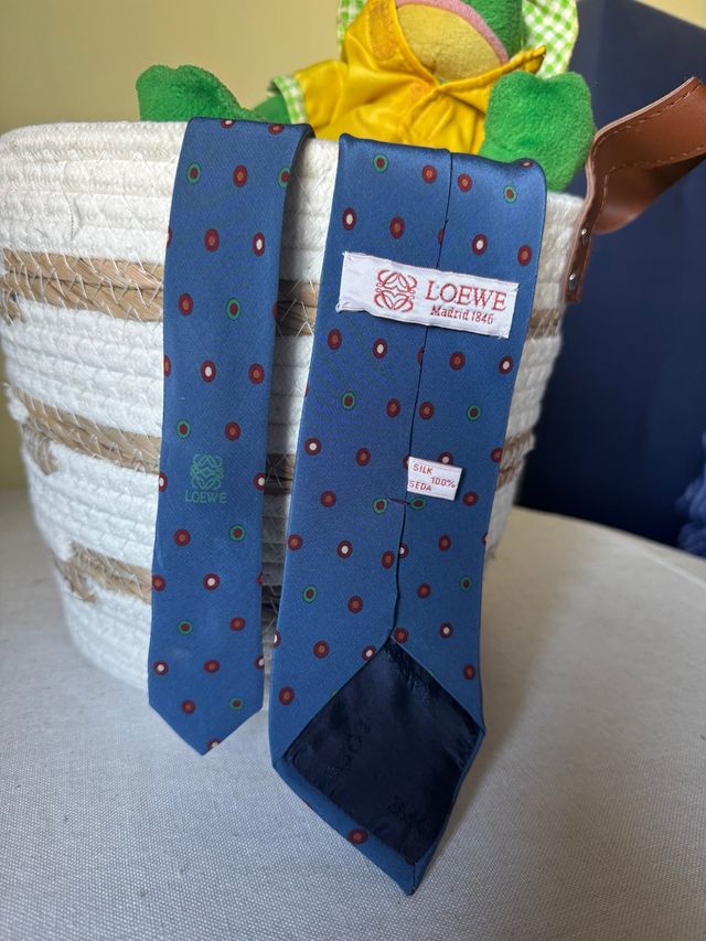Corbata Loewe Azul con Puntos Rojos y Verdes