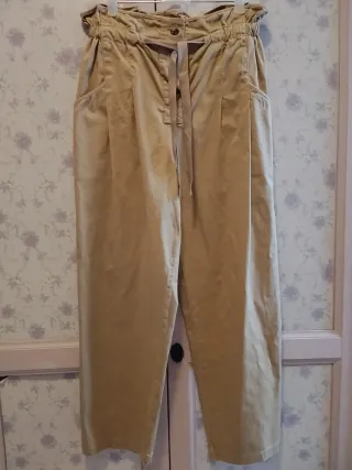Pantalón beige de talle alto