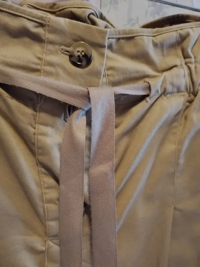 Pantalón beige de talle alto
