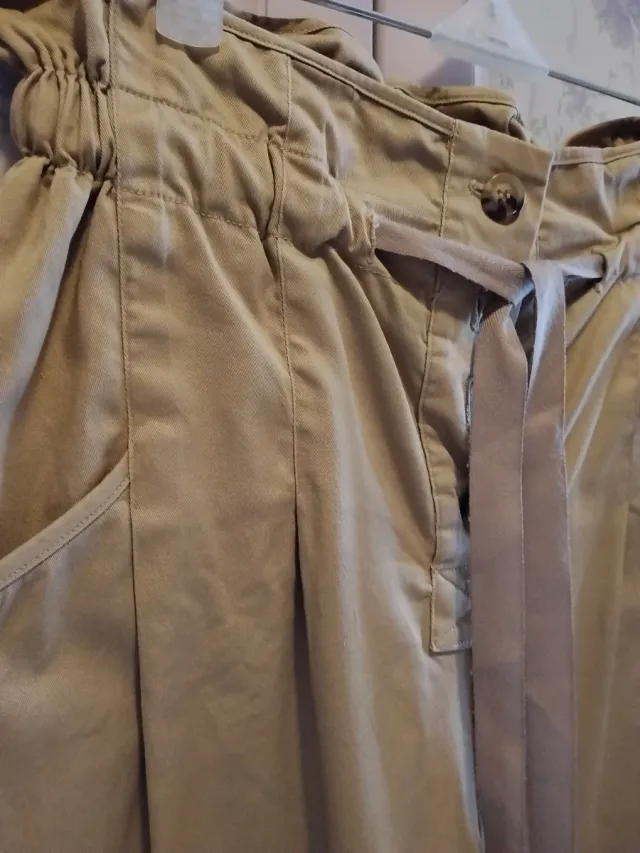 Pantalón beige de talle alto
