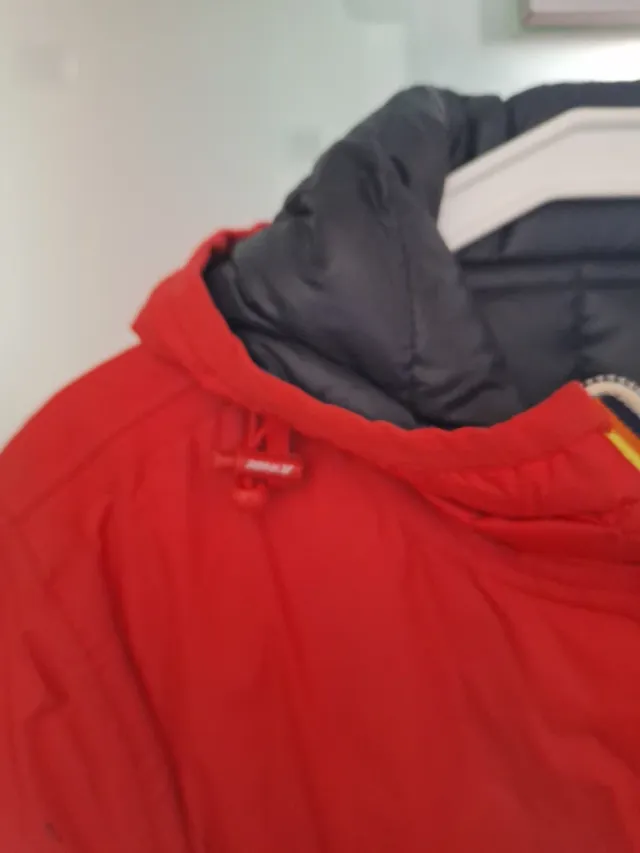 Giacca K-Way donna double face rosso e blu.