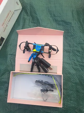 Mini dron con figura y cargador