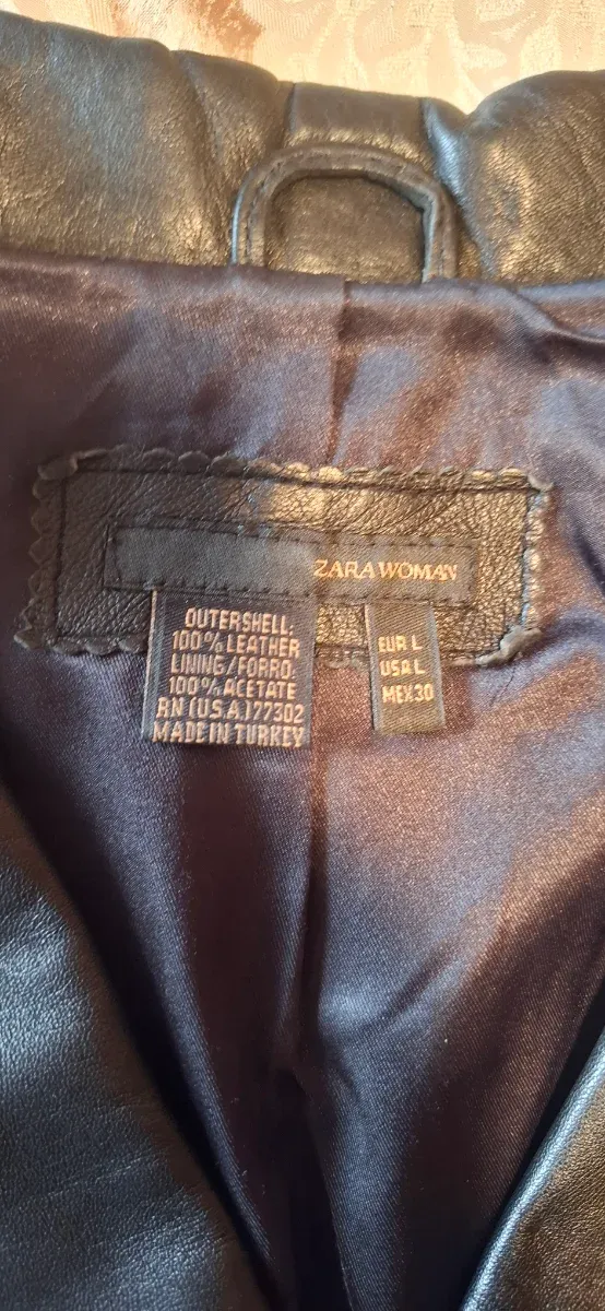 Chaqueta de cuero negra cruza