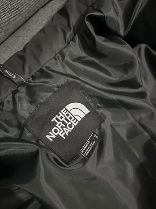 Chaqueta The North Face verde y negra